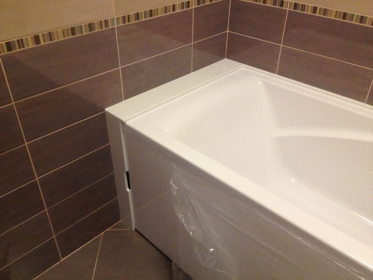 Как и чем закрыть щель между ванной и стеной 5 см своими руками?